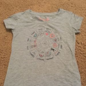 Gray t shirt with horoscope